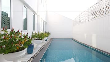 Outdoor pool, open 8:00 AM to 7:00 PM, pool loungers