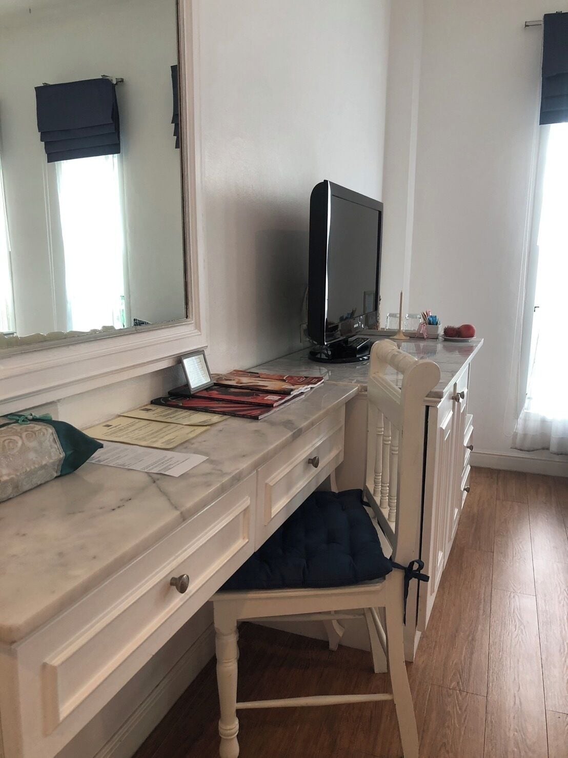 deluxe 1 king, pool view | premium bedding, minibar, in-room safe, individually decorated