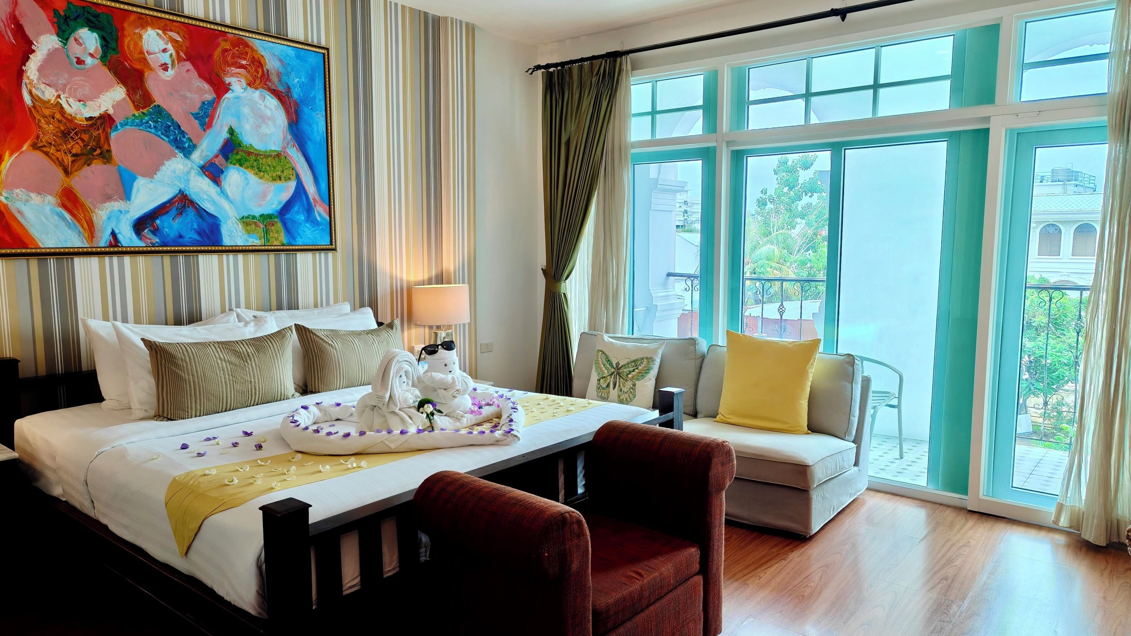 Premium Deluxe 1 King, City View with Balcony | Ropa de cama de alta calidad, minibar, caja fuerte