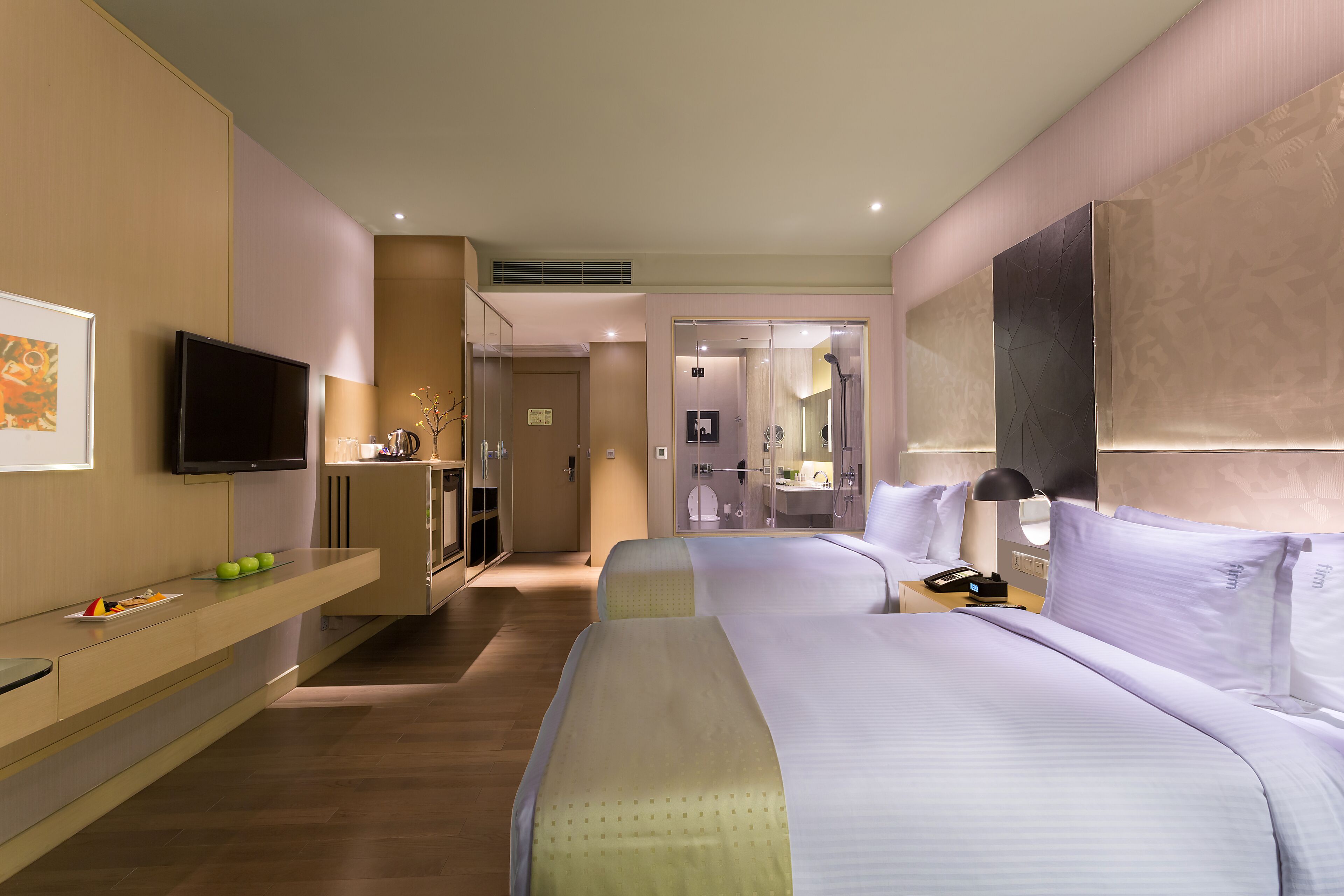 1 bedroom, premium bedding, minibar, in-room safe