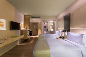 1 bedroom, premium bedding, minibar, in-room safe - Holiday Inn New Delhi Aerocity by IHG (New Delhi)