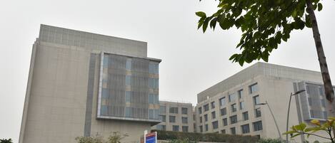 A modern building with a large glass facade and a sign for Holiday Inn.