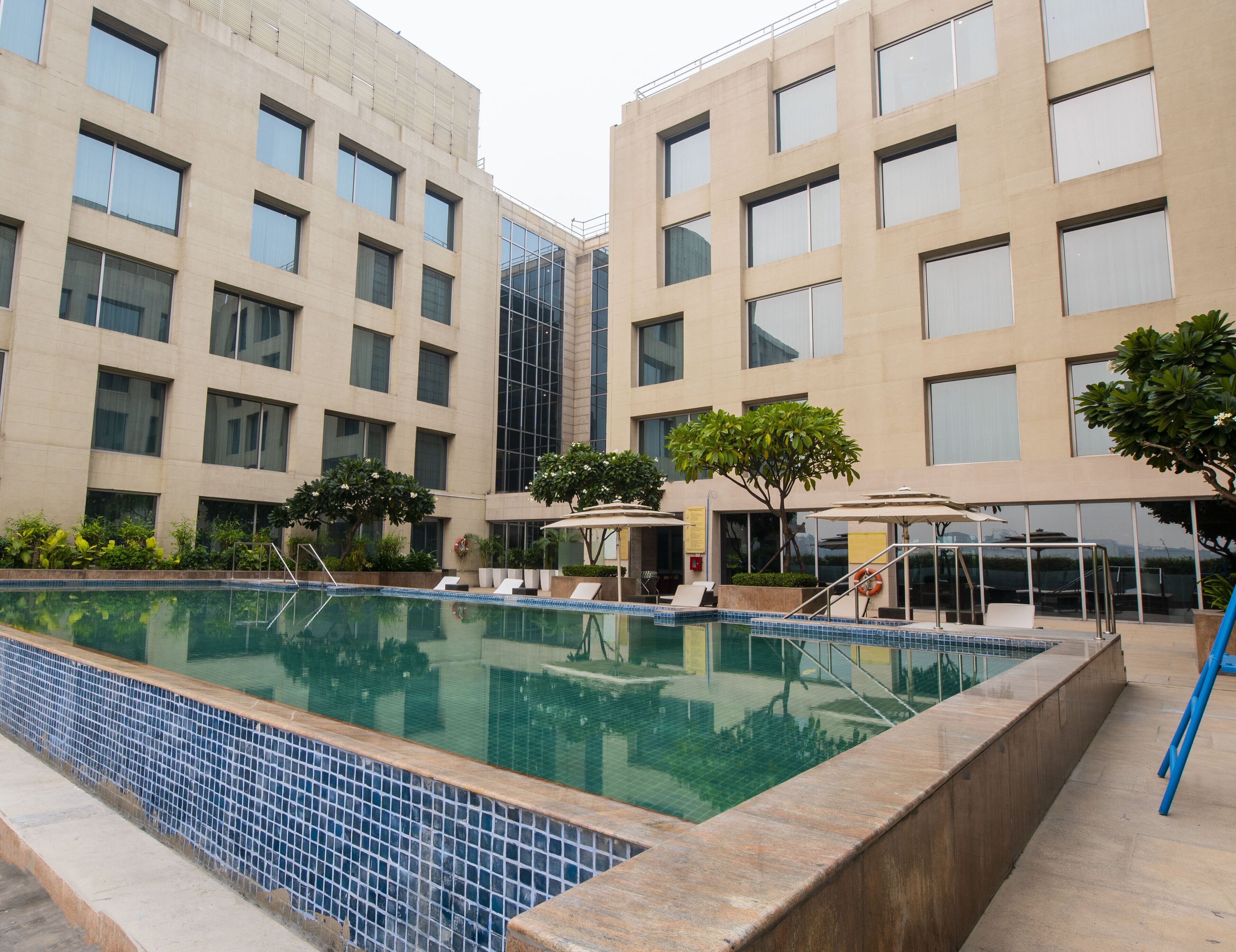 Outdoor pool, pool cabanas (surcharge), pool umbrellas