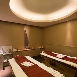 Couples treatment room(s), sauna, steam room, body treatments