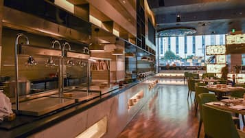 2 restaurants, breakfast, lunch served; local and international cuisine