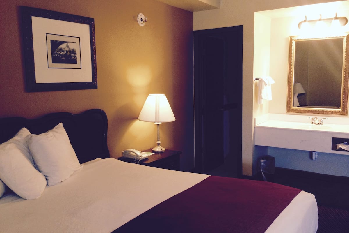 1 bedroom, desk, iron/ironing board, free wifi