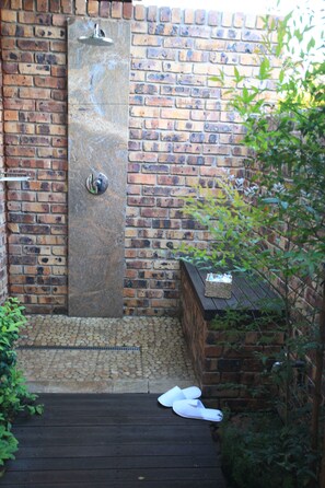 Deluxe-huone | Kylpyhuoneen suihku