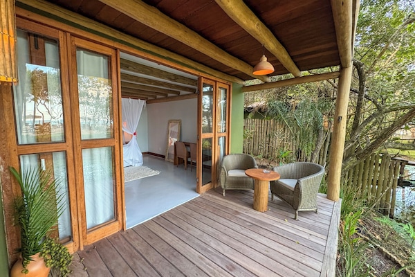 Luxury Room, Ocean View | Peralatan tempat tidur premium, bar mini, Wi-fi percuma, cadar katil