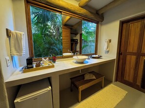 华丽客房 | 高档床上用品、迷你吧、免费 WiFi、床单