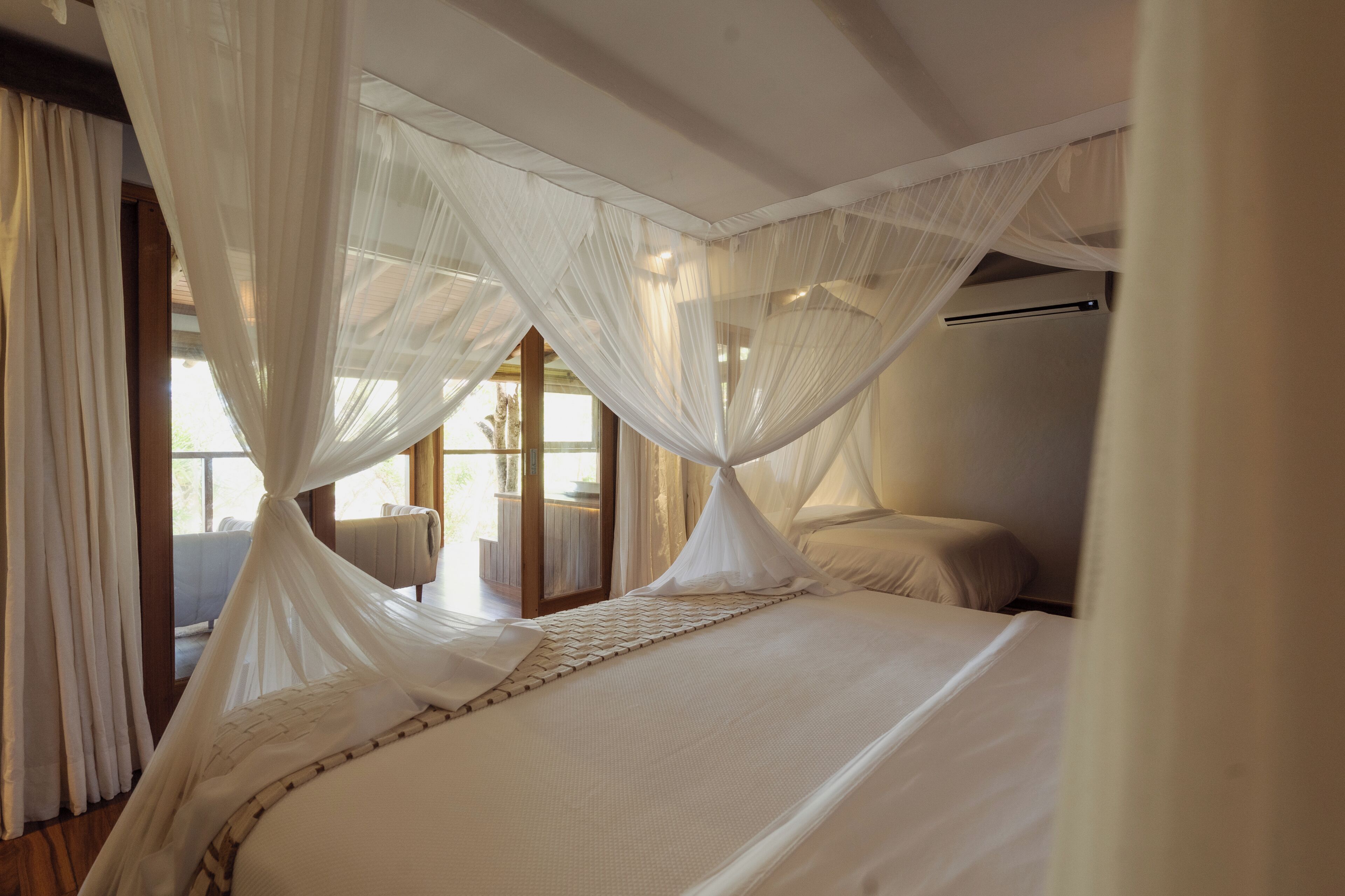 Luksusrom, sjøutsikt | Sengetøy av topp kvalitet, minibar, wi-fi (inkludert) og sengetøy