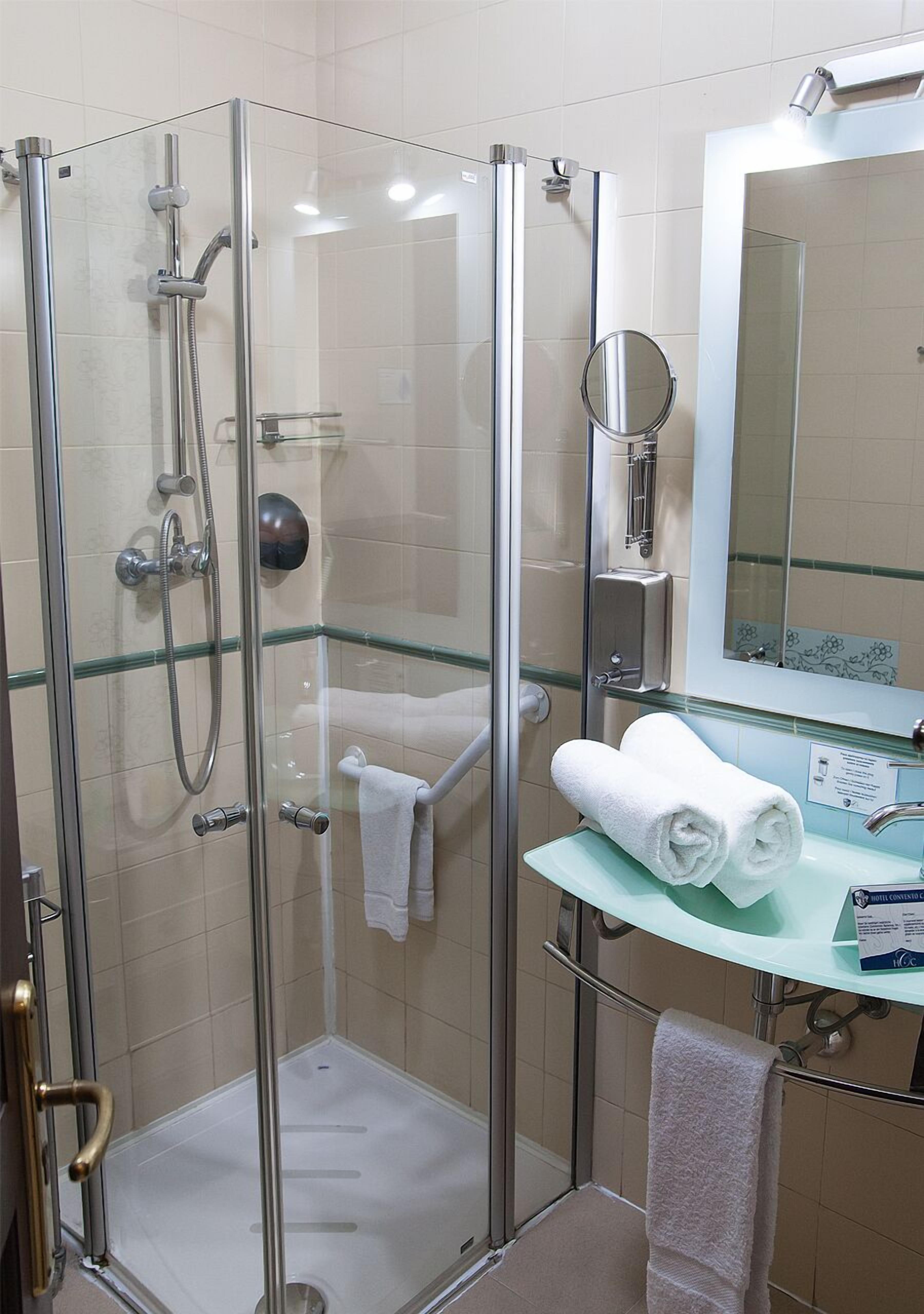 standard double or twin room | bathroom | shower, free toiletries, hair dryer, towels