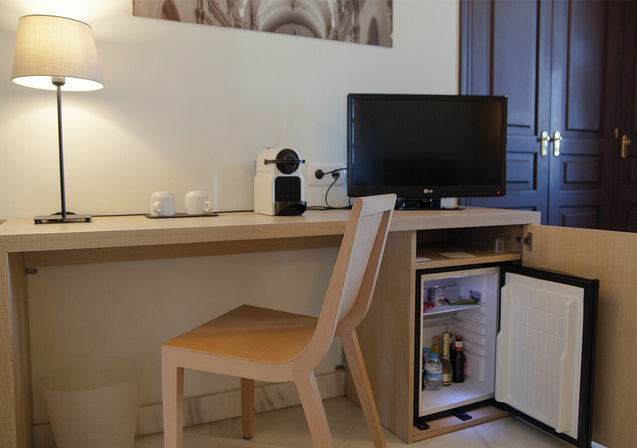 standard single room | living area | 45-inch tv with satellite channels