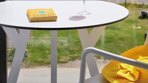 A table with a glass of drink and a book, overlooking the ocean. - Sesa Boutique Hotel (Preveza)