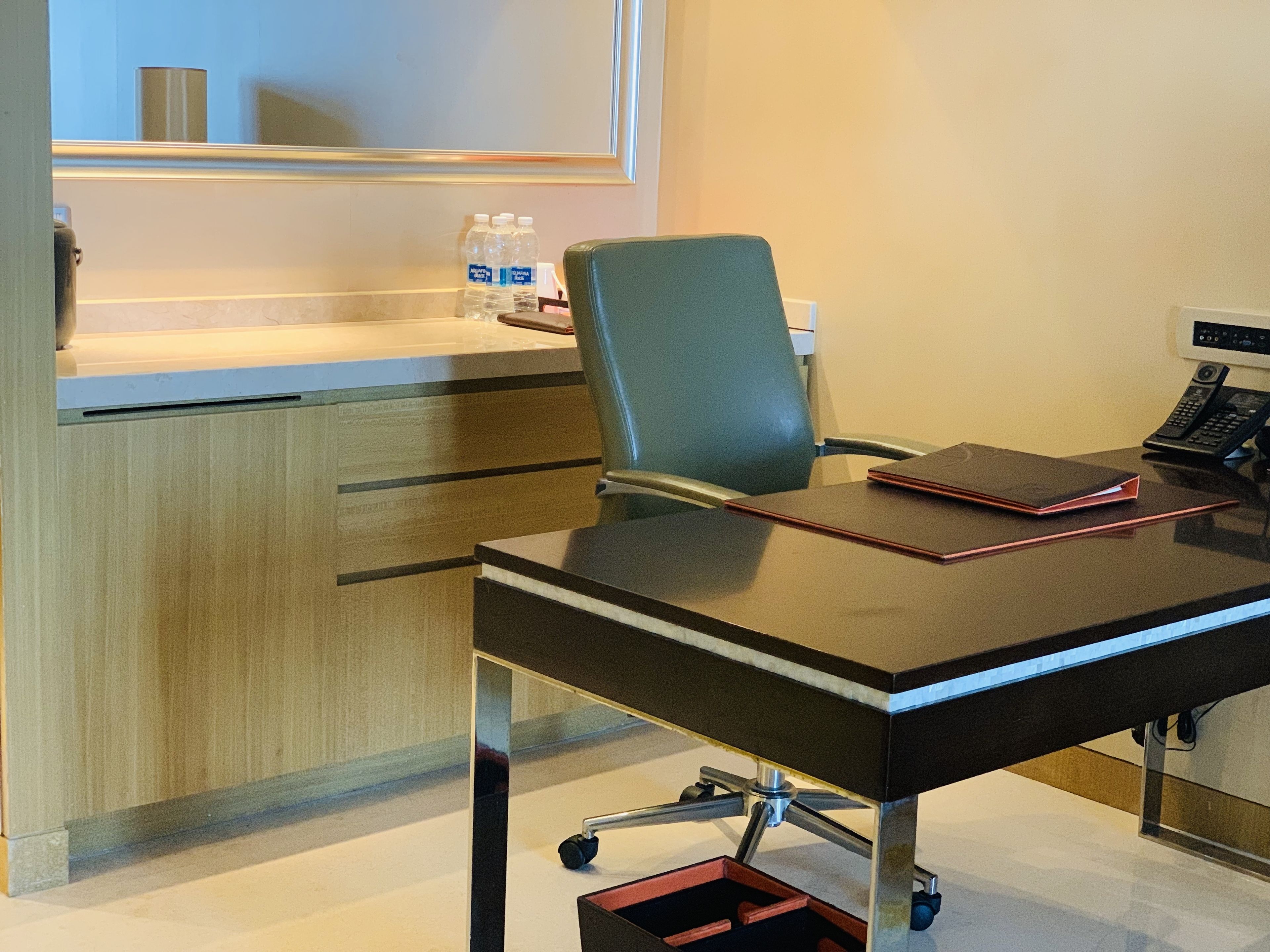 suite, 1 bedroom, balcony | premium bedding, minibar, in-room safe, desk