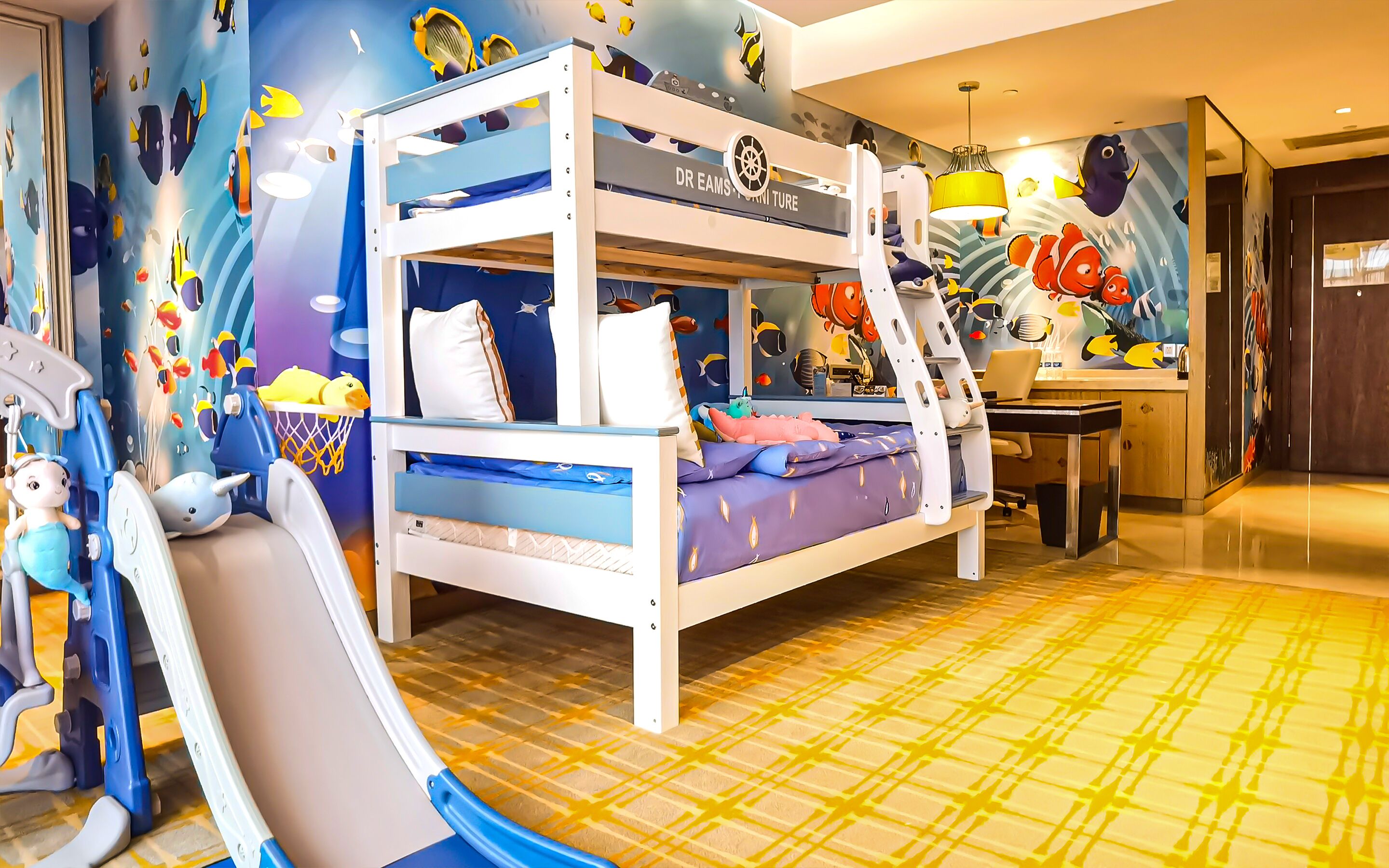 family studio suite, 1 bedroom | premium bedding, minibar, in-room safe, desk