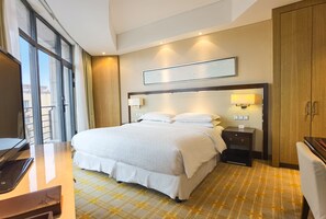 Standard Room, 1 King Bed, City View