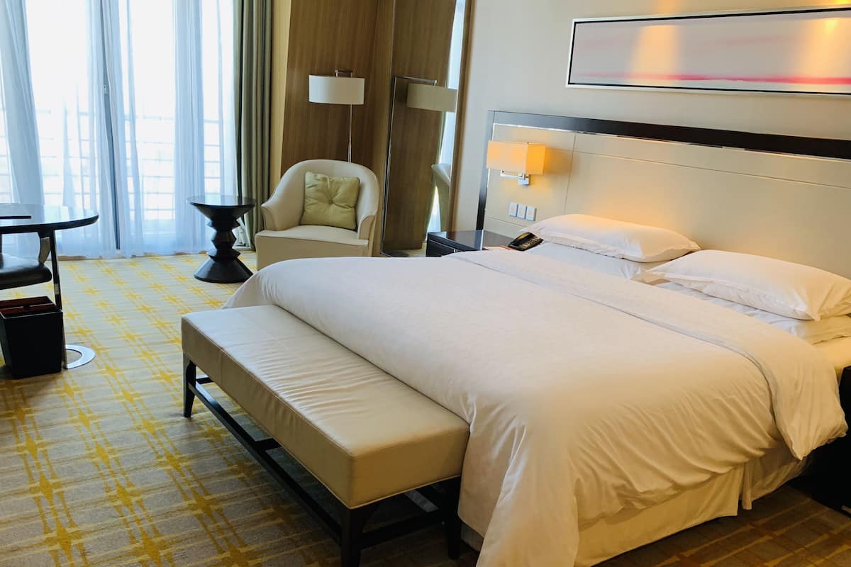 Chambre Deluxe, 1 très grand lit, vue parc | Literie de qualité supérieure, minibar, coffres-forts dans les chambres