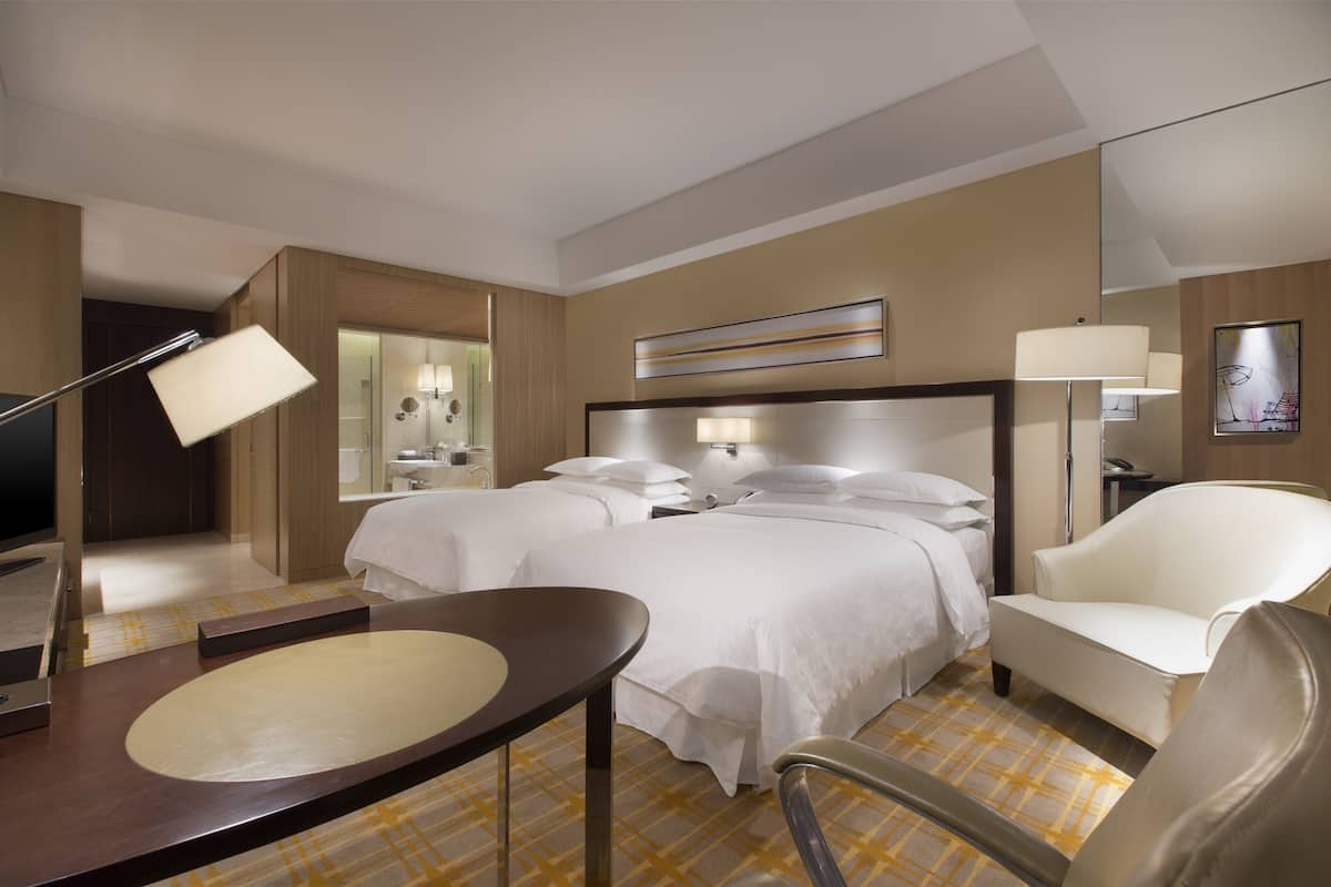 Chambre Premium, 2 lits doubles, vue ville | Literie de qualité supérieure, minibar, coffres-forts dans les chambres