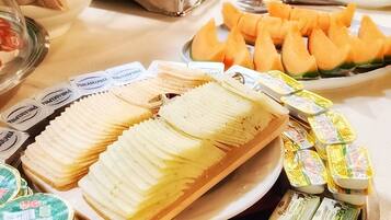 Free daily buffet breakfast