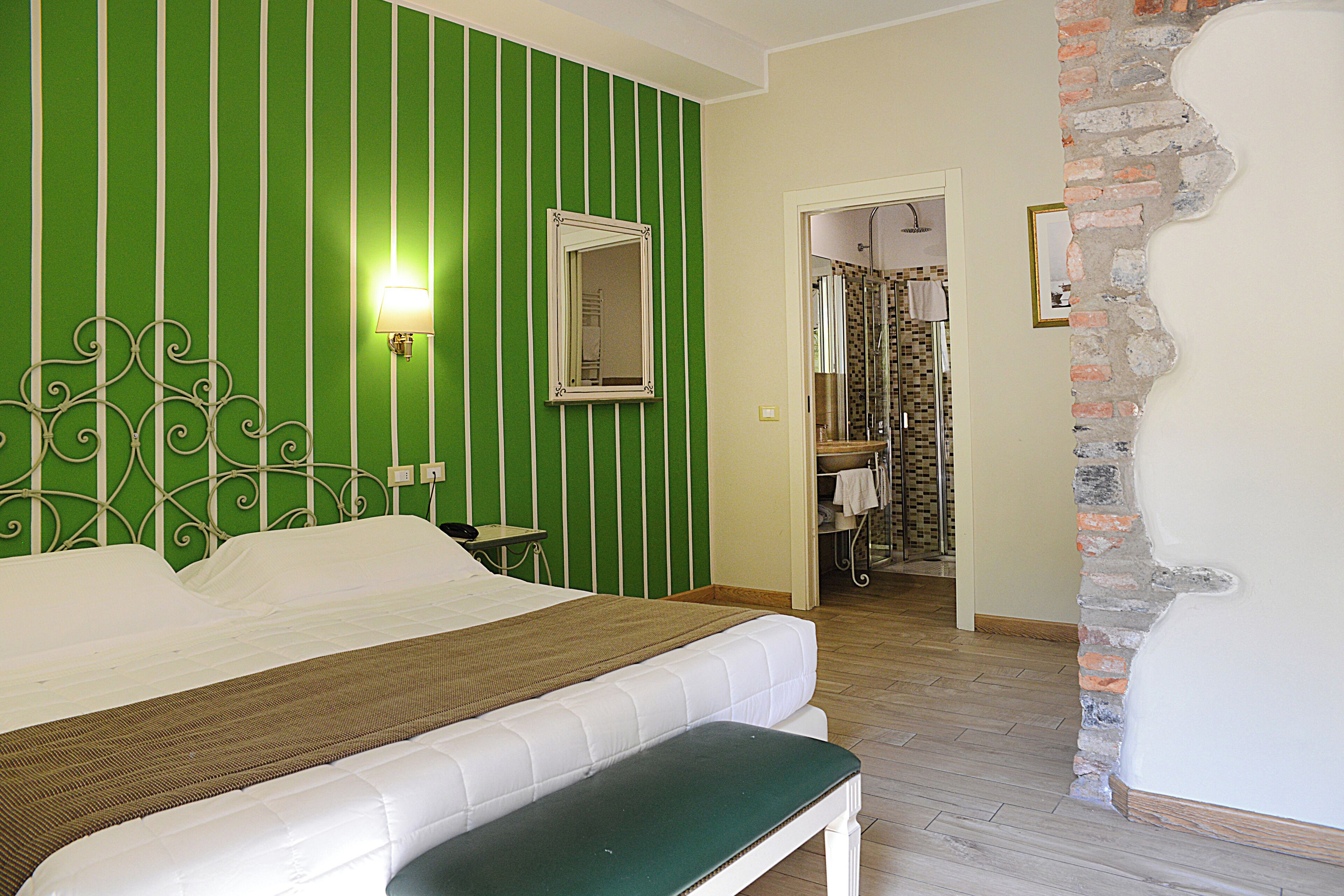 double room | down duvets, in-room safe, desk, free wifi