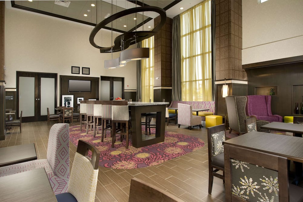 Hampton Inn & Suites Buffalo Airport
