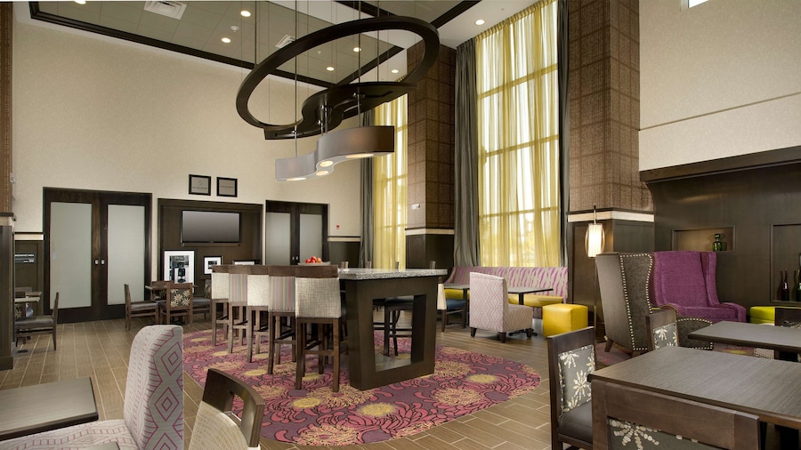 Hampton Inn & Suites Buffalo Airport