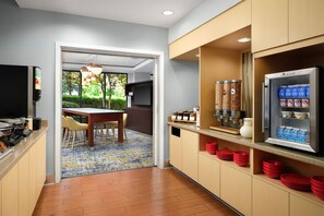 Free daily continental breakfast  - TownePlace Suites San Jose Santa Clara (Santa Clara)