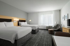 Laptop workspace, iron/ironing board, free WiFi, bed sheets - TownePlace Suites San Jose Santa Clara (Santa Clara)