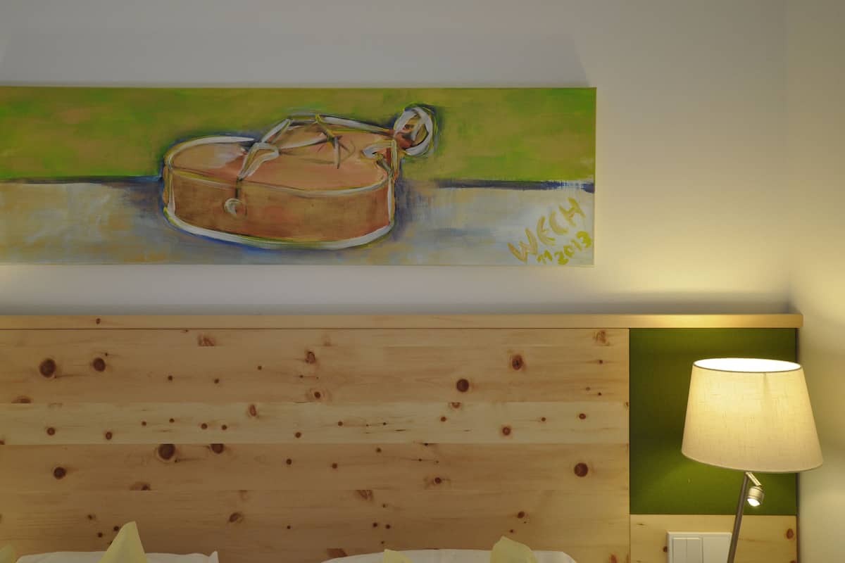 Eenvoudige kamer, 1 slaapkamer | Luxe beddengoed, een kluis op de kamer, individueel gemeubileerd
