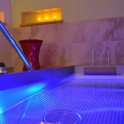Sauna, steam room, hot springs/mineral springs, body treatments