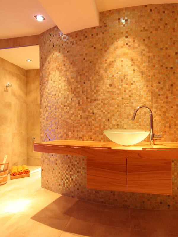 Sauna, steam room, hot springs/mineral springs, body treatments