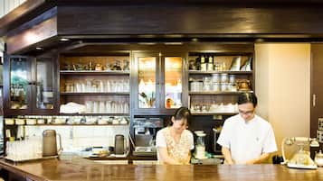 Daily cooked-to-order breakfast (JPY 700 per person)
