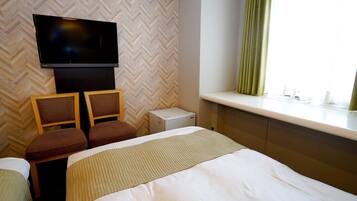 Twin Room, Non Smoking | Bathroom | Combined shower/tub, deep soaking tub, free toiletries, hair dryer
