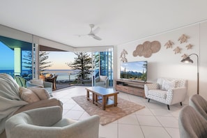 42-inch flat-screen TV with cable channels, TV - C Bargara Resort (Bargara)
