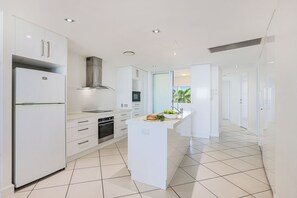 Full-sized fridge, microwave, oven, stovetop - C Bargara Resort (Bargara)