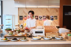 Tägliches japanisches Frühstück gegen Gebühr