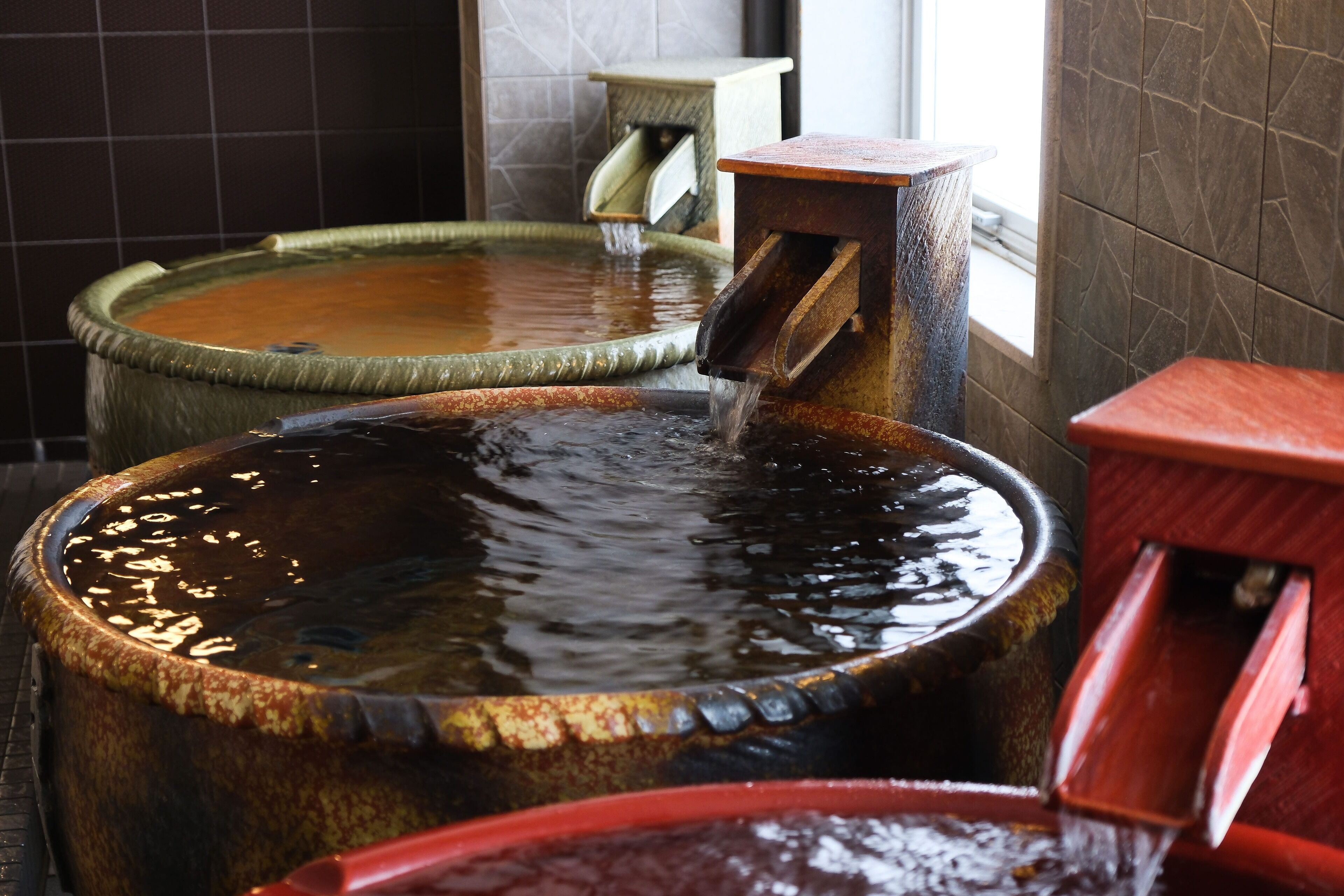 Indoor spa tub