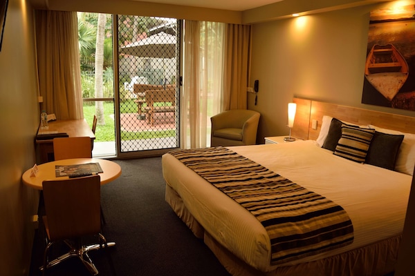 Ropa de cama de alta calidad, colchones Tempur-Pedic y escritorio