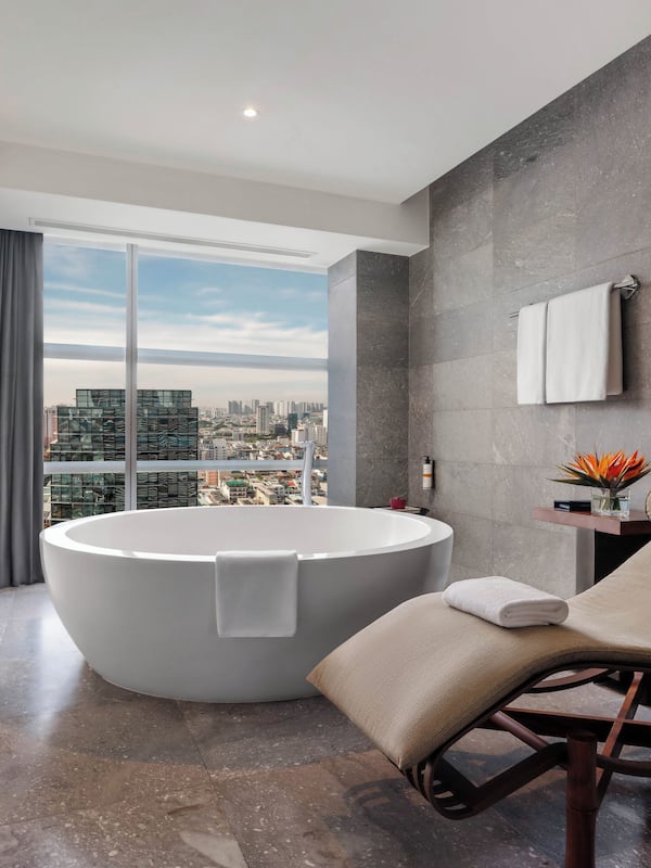 Suíte com design assinado (Pullman) | Banheiro | Chuveiro, chuveiro com efeito de chuva