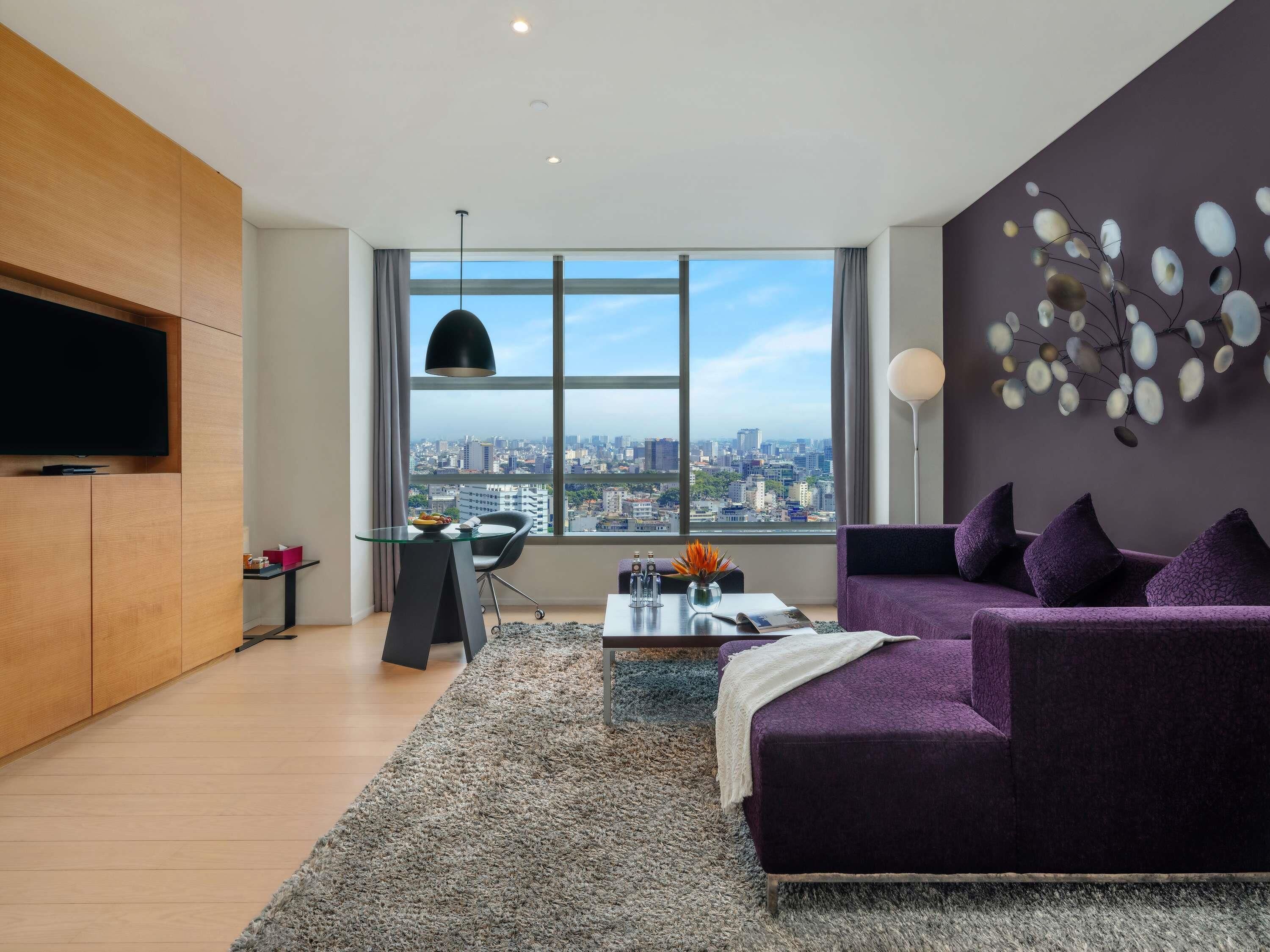 Suíte executiva, 1 cama King | Frigobar (abastecido com alguns itens grátis), cofres nos quartos