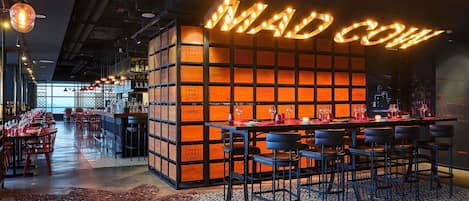 3 restaurants, breakfast, lunch, dinner served; international cuisine