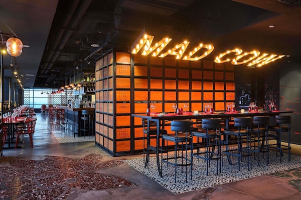 3 restaurants, breakfast, lunch, dinner served; international cuisine