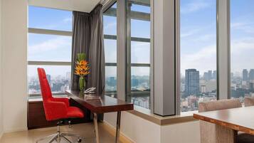 1 bedroom, free minibar items, in-room safe, desk