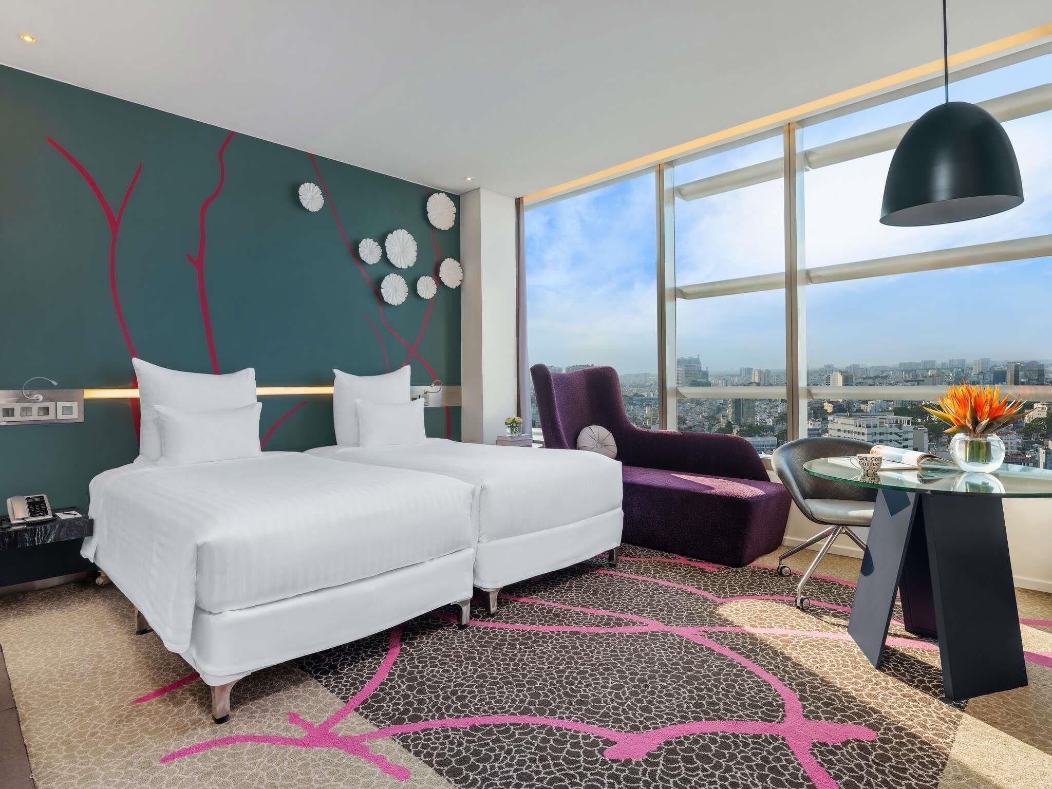 Artículos del minibar gratis y caja de seguridad en la habitación 