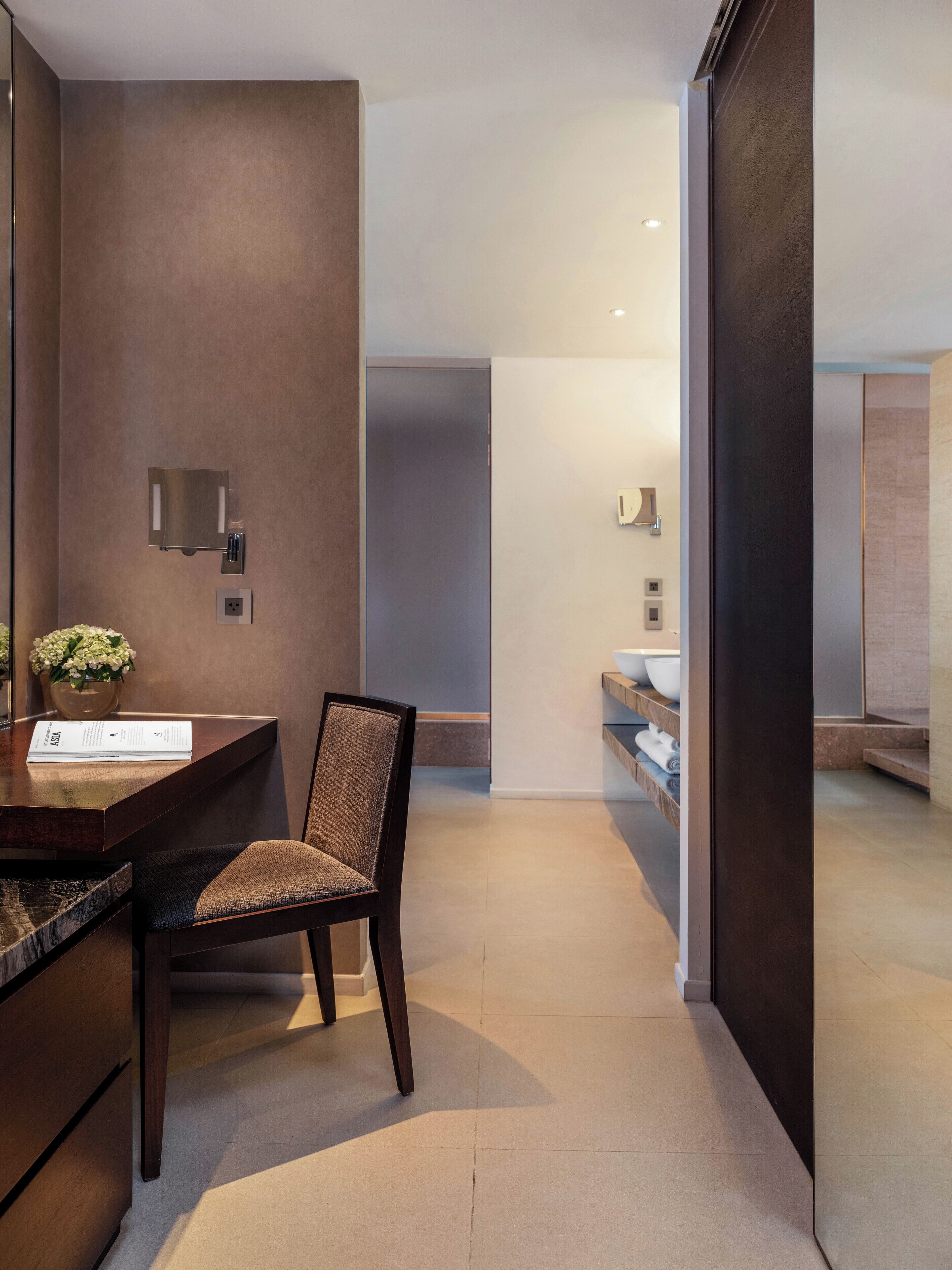 signature suite (pullman) | living area | lcd tv