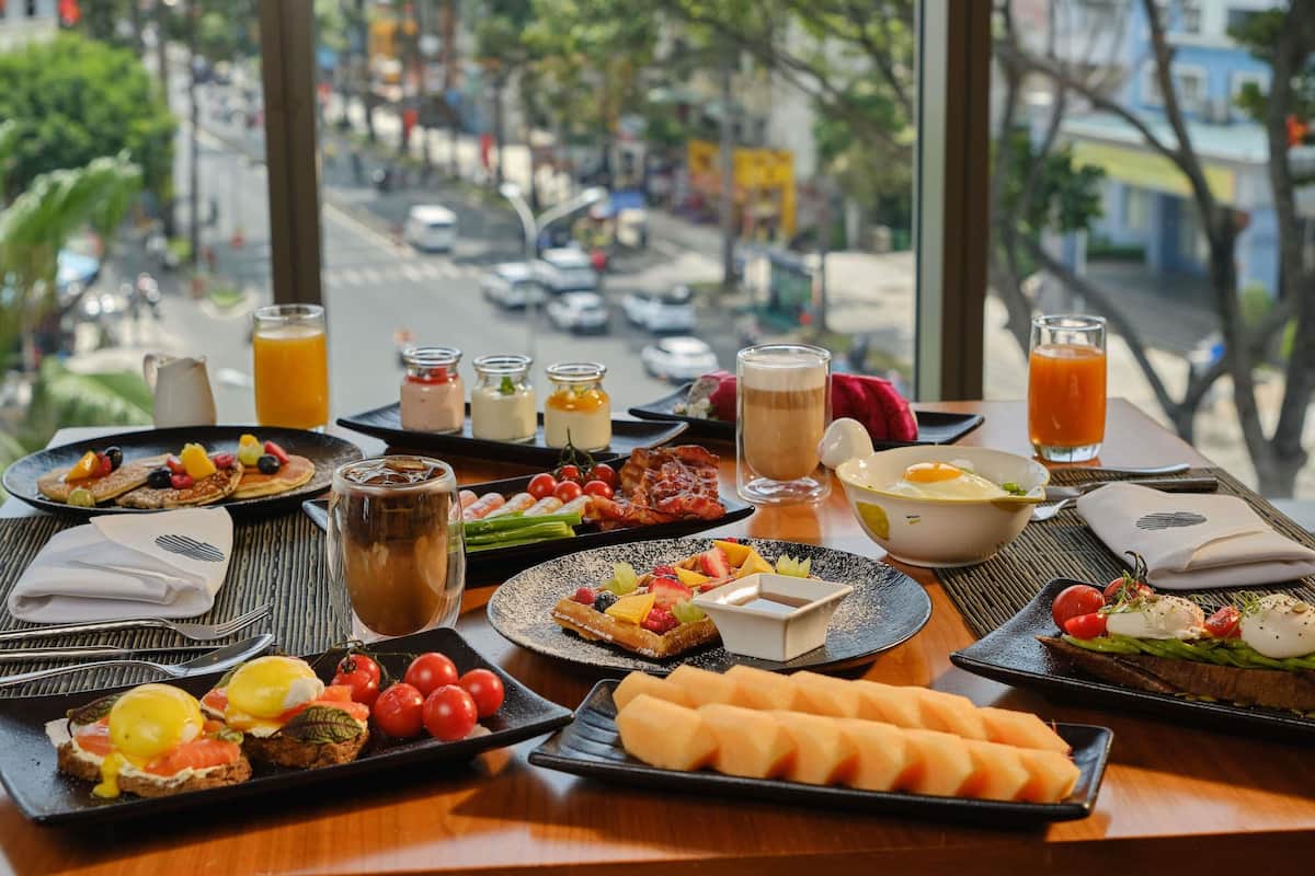Artículos del minibar gratis y caja de seguridad en la habitación