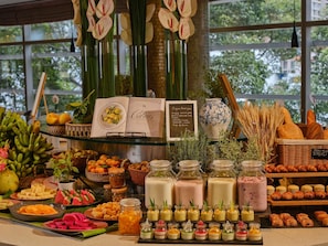 Daily buffet breakfast for a fee - Pullman Saigon Centre (Ho Chi Minh City)
