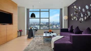 Executive-Suite, 1 King-Bett | Minibar (mit einigen kostenlosen Artikeln), Zimmersafe, Schreibtisch
