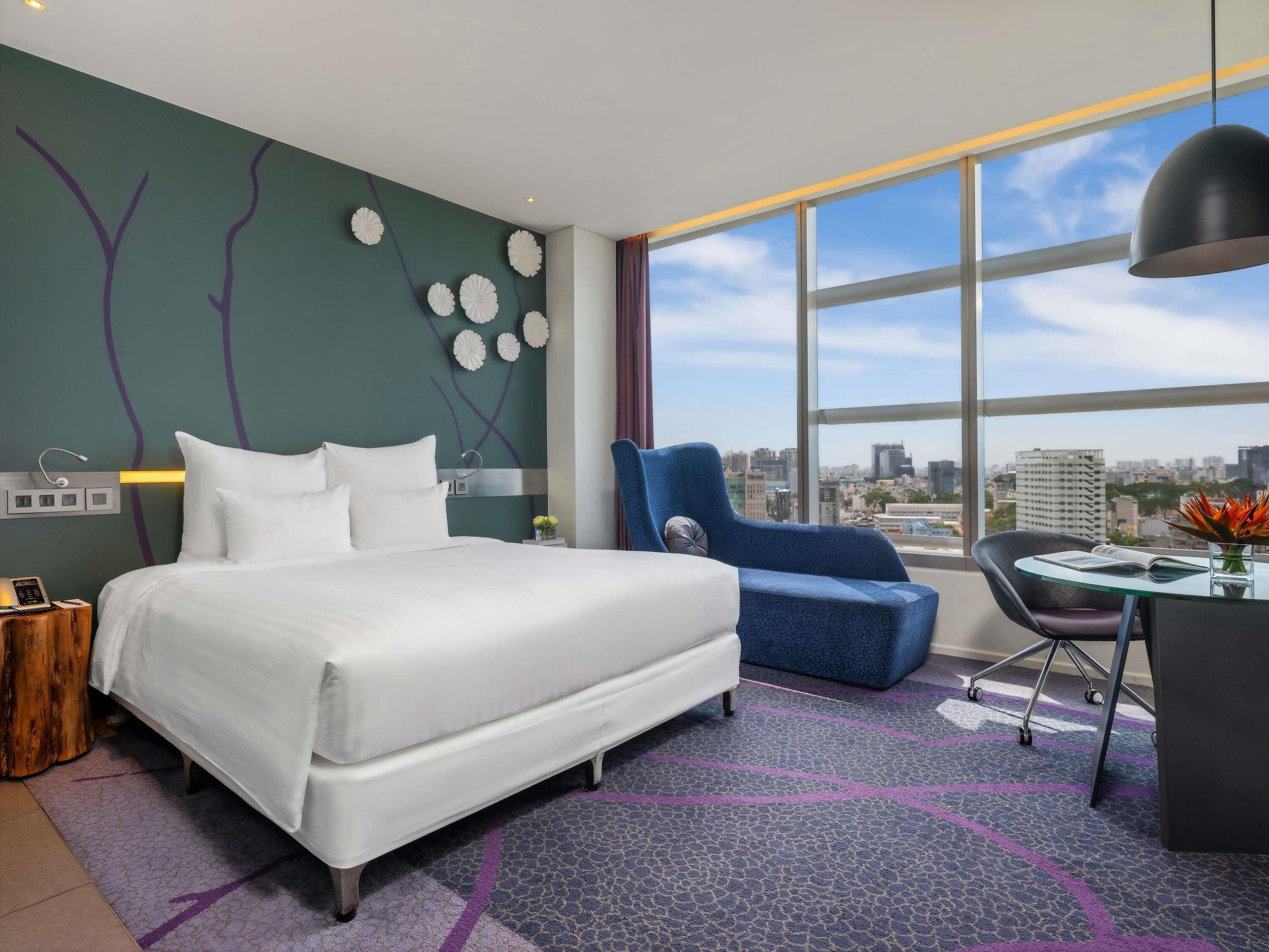 Quarto superior, 1 cama King | Frigobar (abastecido com alguns itens grátis), cofres nos quartos