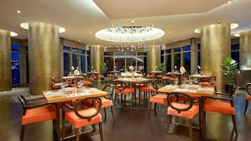 3 restaurants, breakfast, lunch, dinner served; international cuisine
